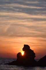 美しい西方海岸の人形岩と夕日