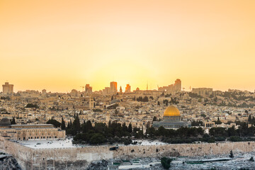 Naklejka premium Old city of Jerusalem on the temple mount under golden sunset in the evening with golden dome of the rock, Al-aqsa mosque, sunset view from the Mount of Olives
