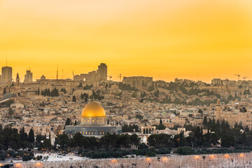 Fototapeta premium Old city of Jerusalem on the temple mount under beautiful sunset in the evening with golden dome of the rock, sunset view from the Mount of Olives