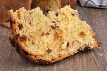 Tranche de panettone en gros plan