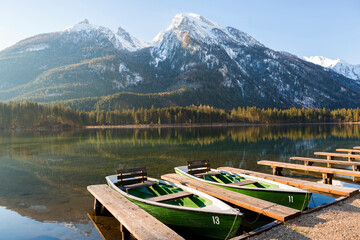 Naklejka premium Famous lake Hintersee, Bavaria, with boats in foreground