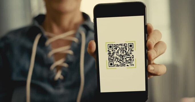 Scanning QR code with mobile phone	

