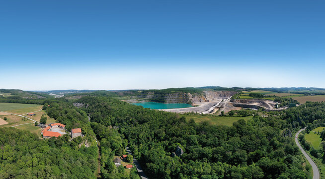 H&ouml;nnetal im Sauerland, Burg Klusenstein, 7 Jungrauen  und Steinbruch