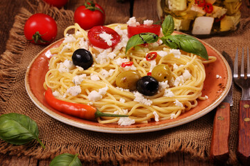 Feta with spaghetti with olives and tomatoes