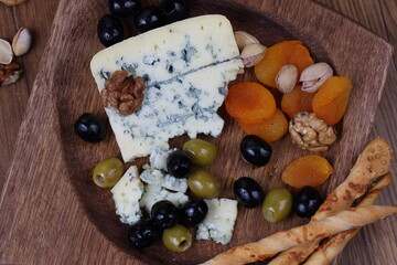 Blue cheese with nuts and olives
