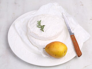 Camembert with honey, pear and grapes