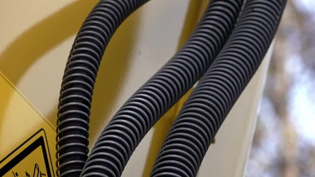 Hydraulic pipes for large plant eqipment