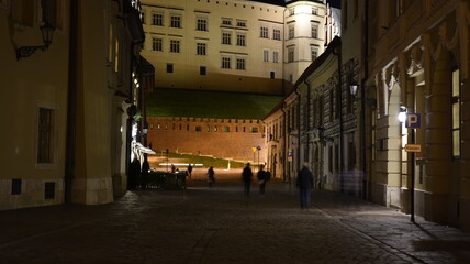 Kraków miasto w Polsce wpisane na listęUnesco. Nocny spacer po ulicach polskiej stolicy turystyki.