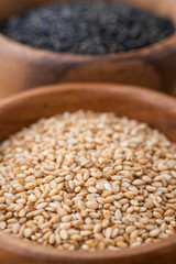 wihite sesame in wooden plate
