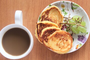 cottage cheesecake and coffee ans grape
