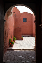 arequipa mur rouge cour int&eacute;rieure couvent santa catalina