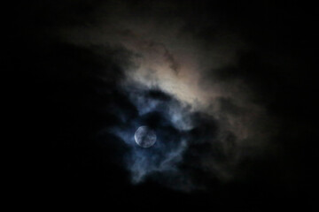 Obraz na płótnie Canvas Vollmond am Nachthimmel. Thüringen, Deutschland, Europa -- Full moon in the night sky. Thuringia, Germany, Europe