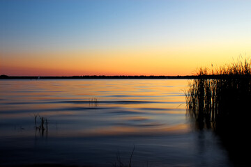 Obraz premium Sunset on a river, long exposure. Quebec, Canada
