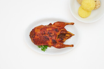 Ganze Ente gebraten auf weißem Hintergrund als Banner Hintergrund Mockup