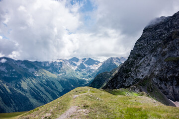Gory Kavkaza. Puteshestviye v Arkhyz. Zavorazhivayushchiye vidy dosug, otkrytyy, svoboda, priroda, okruzhayushchiy mir, layfstayl, dnevnoy svet, yestestvennoye osveshcheniye, sreda obitaniya, peyzazh,