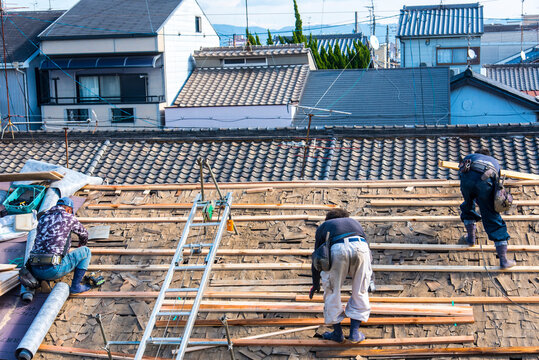 屋根のふき替え工事（瓦屋根から最新の洋瓦へ）