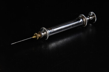 Antique Syringe Black