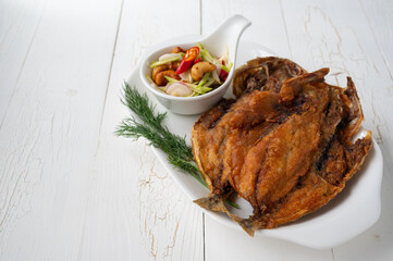 Deep fried Fish and green mango salad