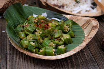 Okra curry served on banana leaf in sustainable plate