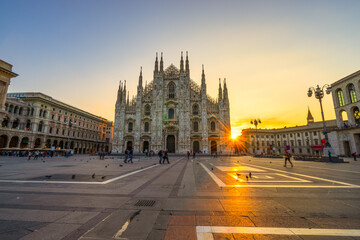 Obraz premium Duomo cathedral at sunrise in Milan. Italy