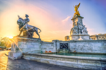 Fototapeta na wymiar Victoria Memorial Monument with sun flare in London. England
