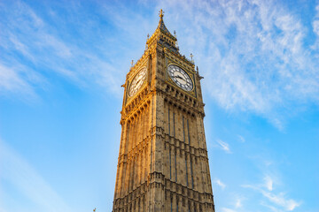 Fototapeta na wymiar Big Ben clock tower with blue sky in London, England