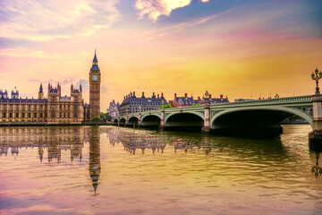 Fototapeta na wymiar Elizabeth tower known as Big Ben clock at sunset with reflection