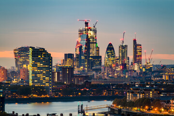 Fototapeta na wymiar London financial district at dusk 
