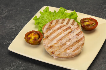 Grilled tuna steak with kumato