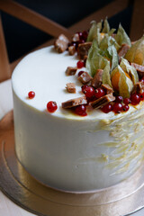 cake with red currants
