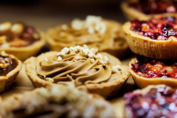 Cake basket with hazelnut cream among other cakes