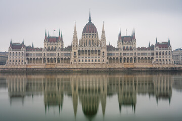 Obraz premium Budapest parliament with reflection on cloudy day. Hungary