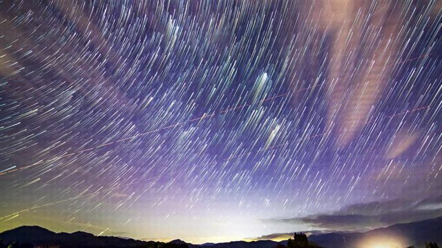 星空のタイムラプス　スタートレイル　軌跡　日周運動
