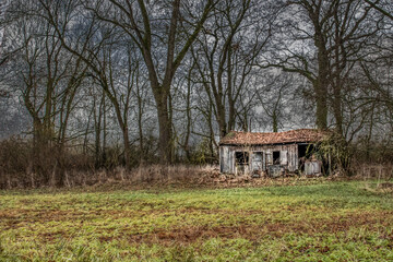 An abandonded farm house