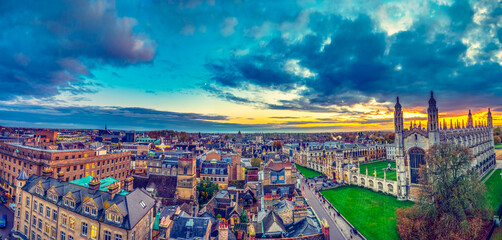 Fototapeta premium Beautiful skyline sunset of Cambridge city in UK