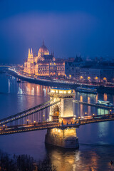 Fototapeta na wymiar Chain Bridge and Hungarian Parliament in Budapest at dusk 