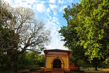 Obraz premium Temple in an Indian village. State Of Goa. India