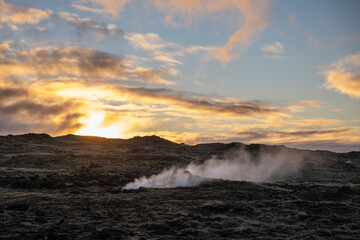 Die heißen Quellen GUNNUHVER auf der Halbinsel Reykjanes. In den letzten Minaten kam hier zu verstärkter vulkanischer Aktivität inklusiver vermehrter Erdbeben.