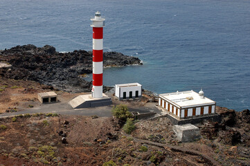 Fotografía aérea de la costa de Arona con el faro de Rasca en el sur de Tenerife, Canarias