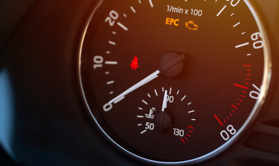 Temperature, engine revolutions and warning lights on the vehicle display