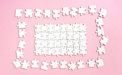 White jigsaw puzzle with unconnected pieces