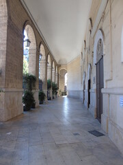 Fototapeta na wymiar Corridoio entrata della Casa Parrocchiale Maria Del Rosario nella città di Bari. Sud Europa