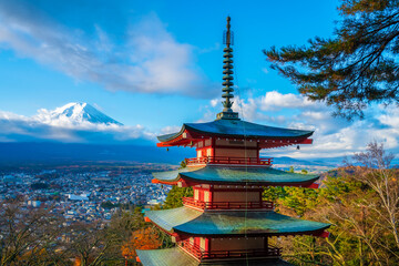 Obraz premium Landmarks of japan including Chureito red Pagoda andFuji mountain in autumn season