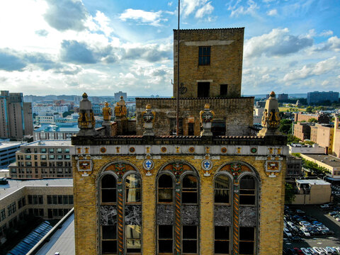 Griffith Building Peek Over