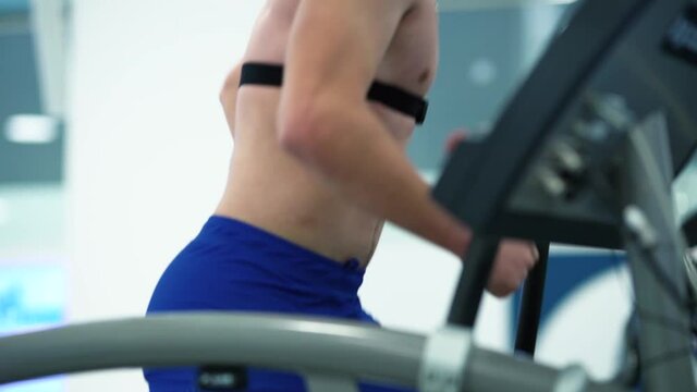 Triathlete runner man workout testing vo2 max in modern sport science lab