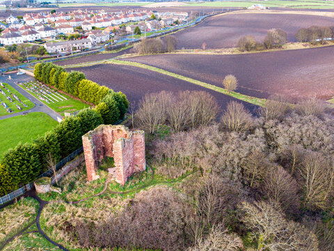 Photo above MacDuff Castle.