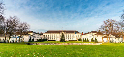 Fototapeta na wymiar Schloss Bellevue in Berlin. Wohnsitz vom Bundespräsidenten.