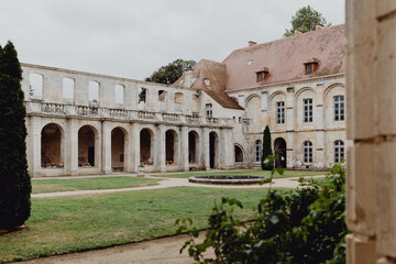 Les ruines d'une abbaye