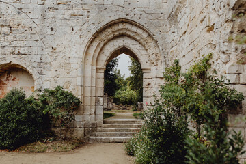 Fototapeta na wymiar Détails d'une abbaye en ruine