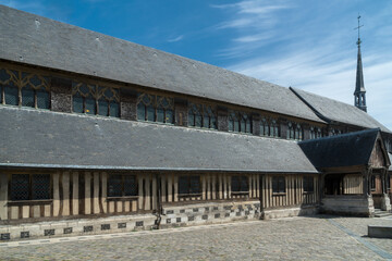 Aus Holz gebaute Kirche Sainte Catherine in der Hafenstadt Honfleur im Département Calvados in der Normandie in Frankreich.